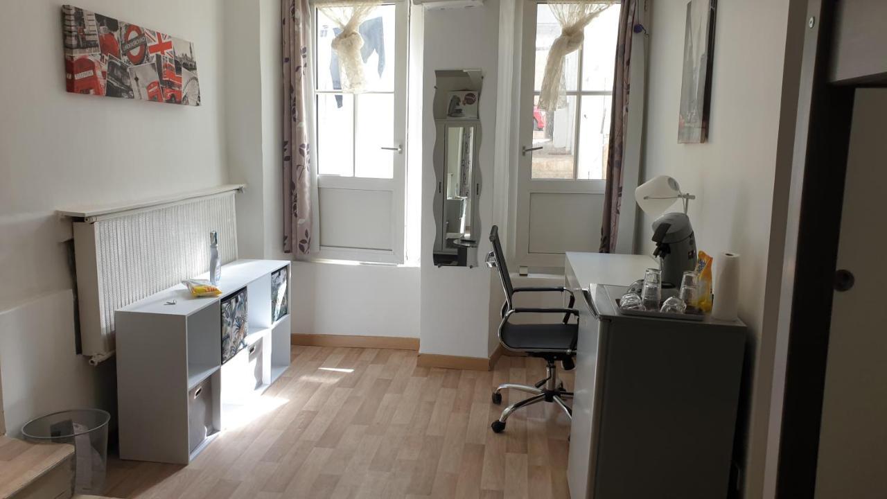Chambres Poitiers Centre Ville - Salle De Bain, Refrigerateur, Tv Et Machine A Cafe Privatifs - Cuisine Commune - Terrasse - Hotel De Ville A 200M エクステリア 写真