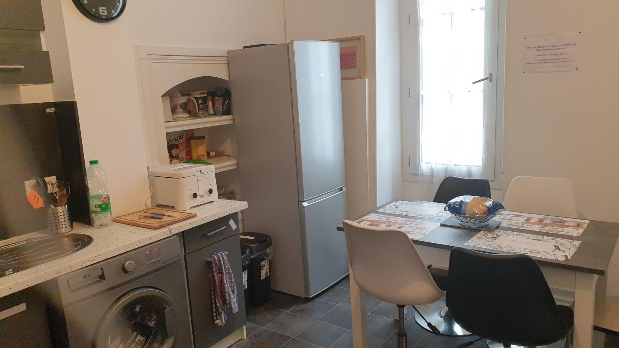 Chambres Poitiers Centre Ville - Salle De Bain, Refrigerateur, Tv Et Machine A Cafe Privatifs - Cuisine Commune - Terrasse - Hotel De Ville A 200M エクステリア 写真