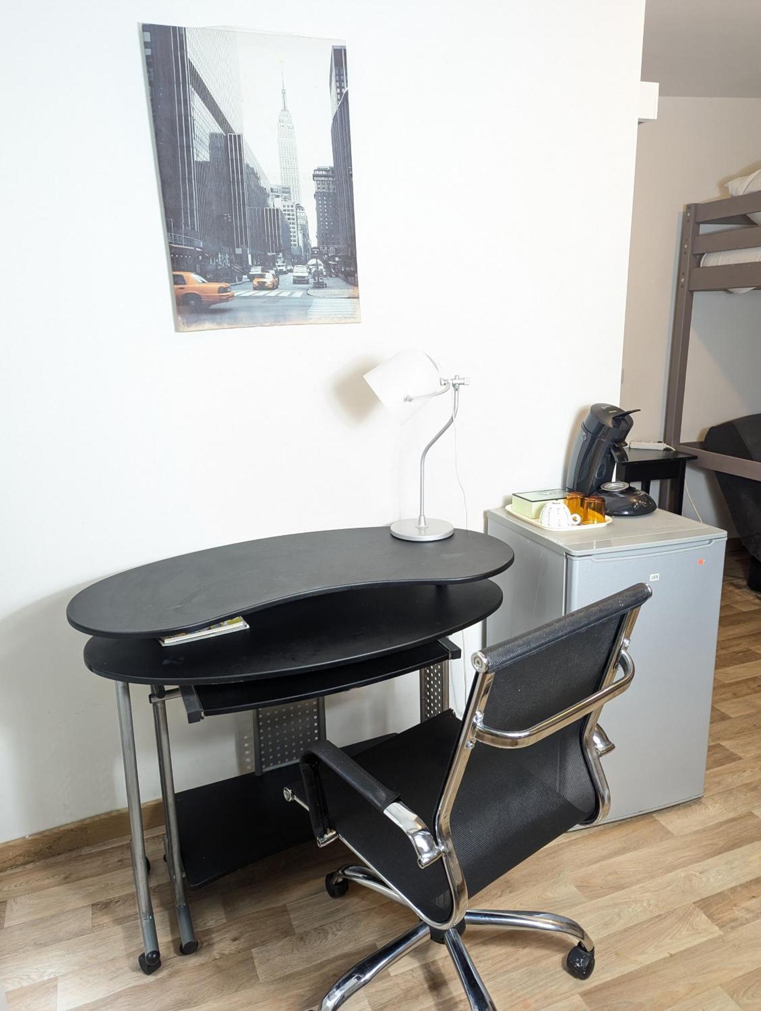 Chambres Poitiers Centre Ville - Salle De Bain, Refrigerateur, Tv Et Machine A Cafe Privatifs - Cuisine Commune - Terrasse - Hotel De Ville A 200M エクステリア 写真
