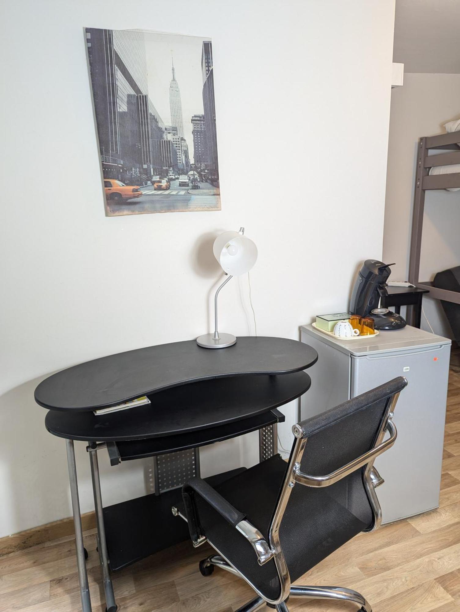 Chambres Poitiers Centre Ville - Salle De Bain, Refrigerateur, Tv Et Machine A Cafe Privatifs - Cuisine Commune - Terrasse - Hotel De Ville A 200M エクステリア 写真