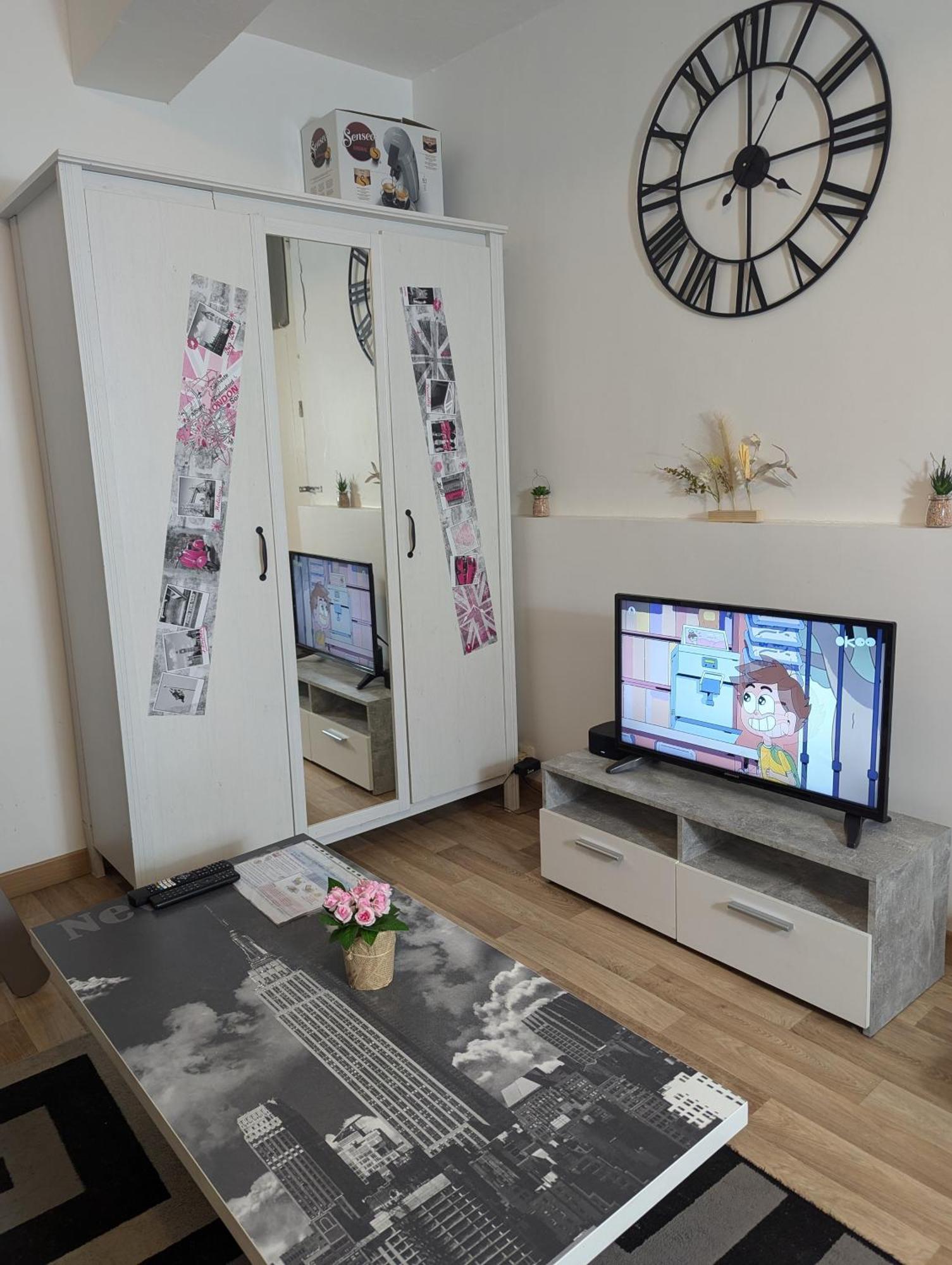 Chambres Poitiers Centre Ville - Salle De Bain, Refrigerateur, Tv Et Machine A Cafe Privatifs - Cuisine Commune - Terrasse - Hotel De Ville A 200M エクステリア 写真