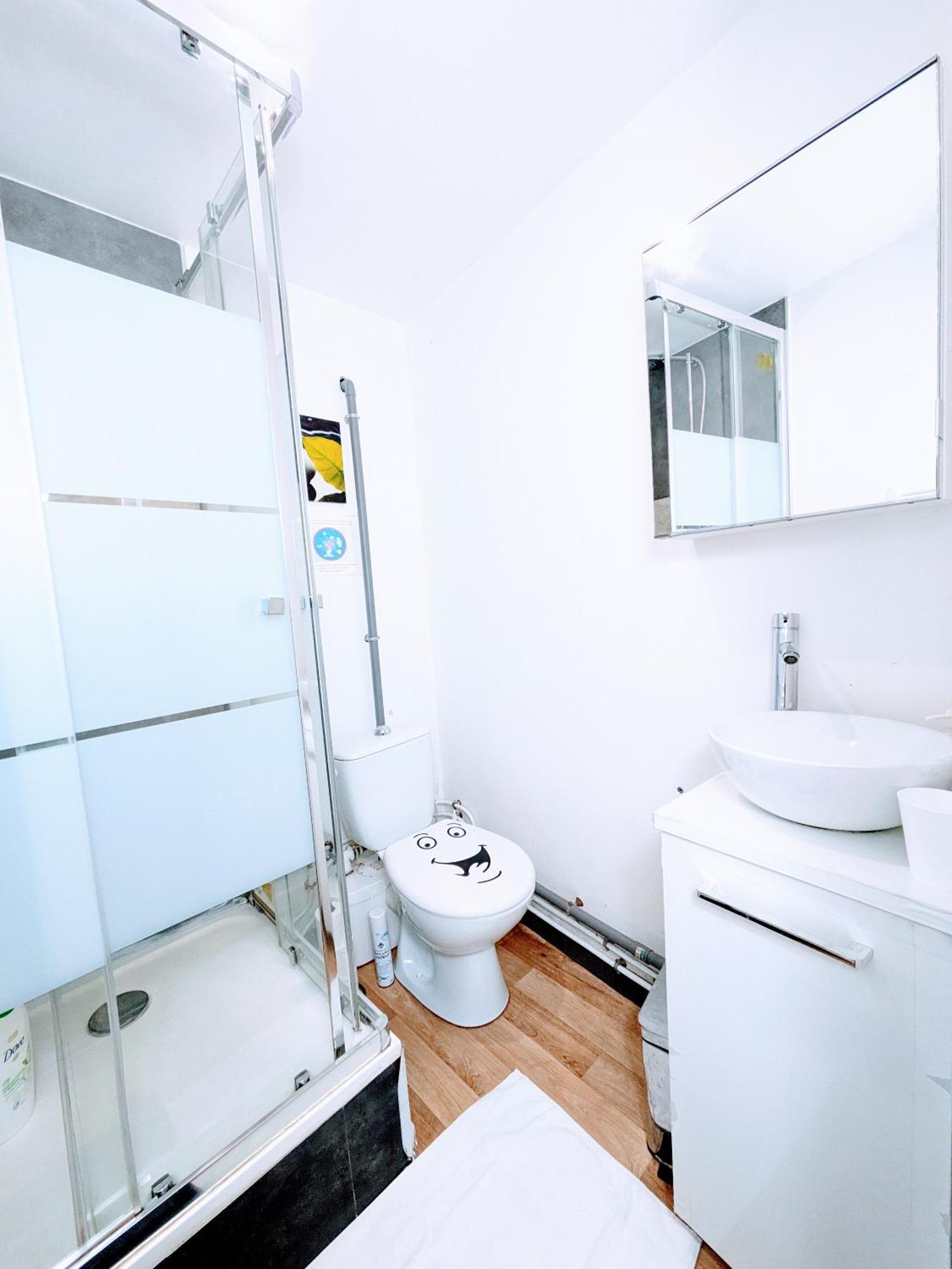 Chambres Poitiers Centre Ville - Salle De Bain, Refrigerateur, Tv Et Machine A Cafe Privatifs - Cuisine Commune - Terrasse - Hotel De Ville A 200M エクステリア 写真